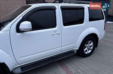 Внедорожник / Кроссовер Nissan Pathfinder 2011 в Малине