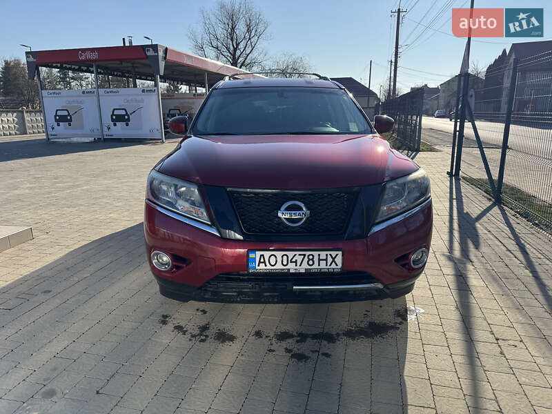 Внедорожник / Кроссовер Nissan Pathfinder 2016 в Ужгороде