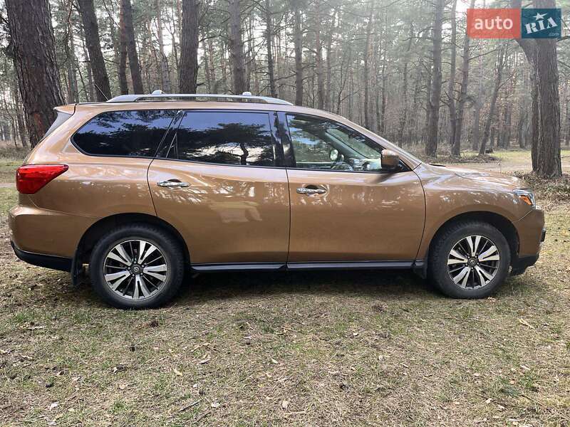 Позашляховик / Кросовер Nissan Pathfinder 2016 в Львові