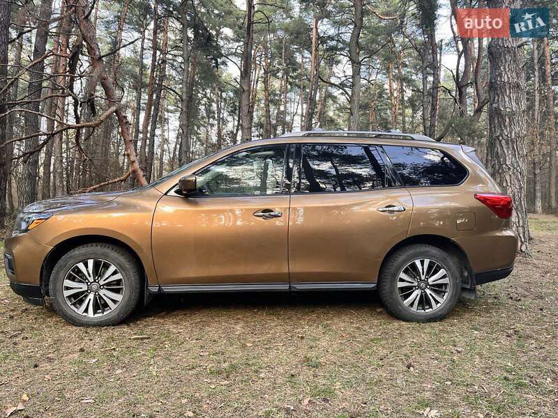 Позашляховик / Кросовер Nissan Pathfinder 2016 в Львові