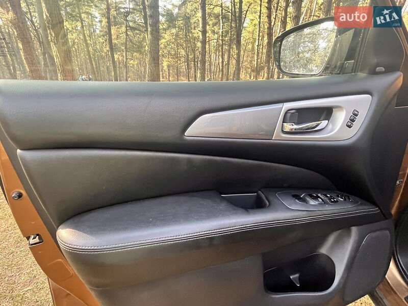 Позашляховик / Кросовер Nissan Pathfinder 2016 в Львові