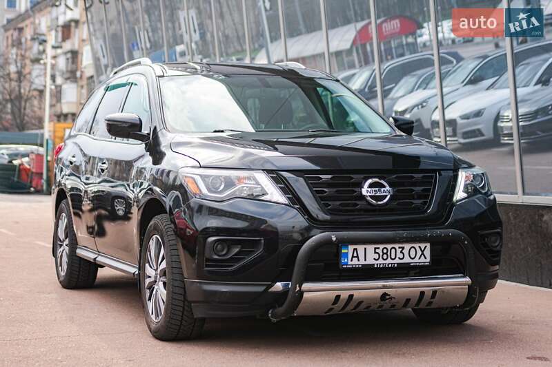 Внедорожник / Кроссовер Nissan Pathfinder 2017 в 