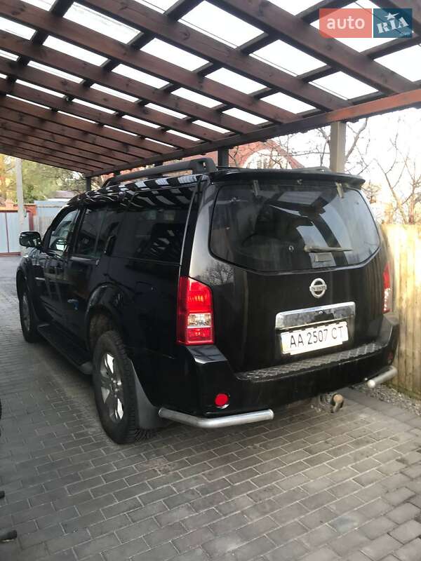 Позашляховик / Кросовер Nissan Pathfinder 2007 в Києві