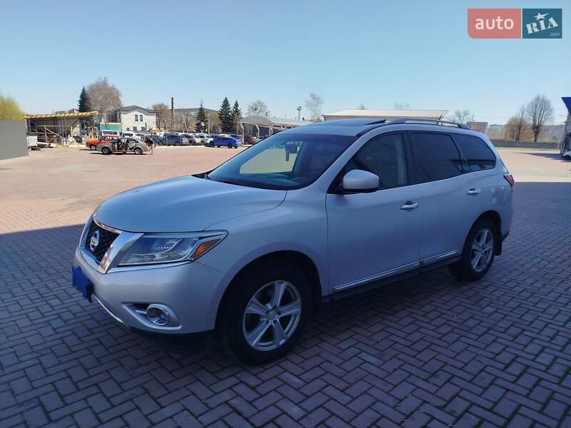 Позашляховик / Кросовер Nissan Pathfinder 2012 в Рівному