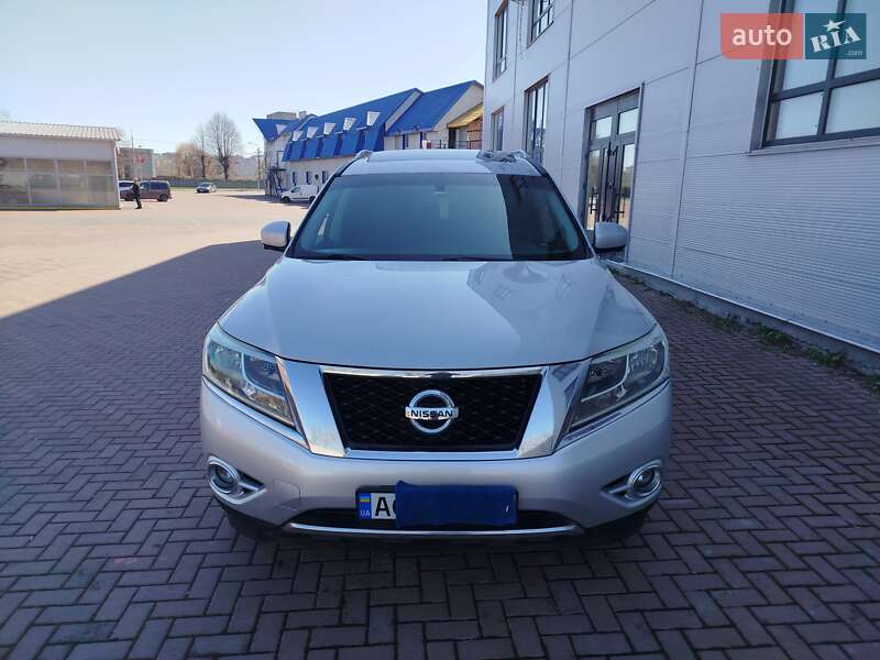 Позашляховик / Кросовер Nissan Pathfinder 2012 в Рівному