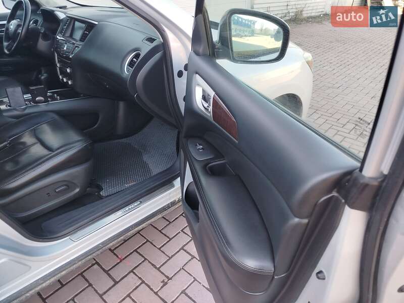 Позашляховик / Кросовер Nissan Pathfinder 2012 в Рівному