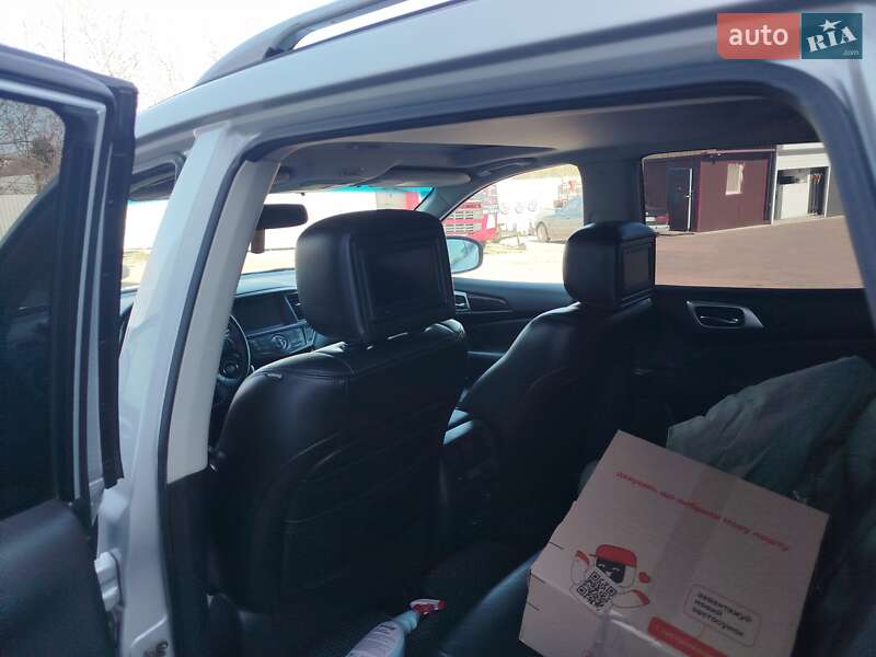 Позашляховик / Кросовер Nissan Pathfinder 2012 в Рівному