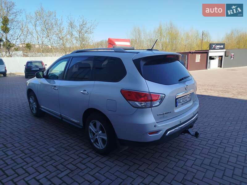 Позашляховик / Кросовер Nissan Pathfinder 2012 в Рівному