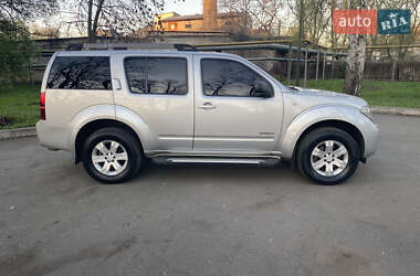 Внедорожник / Кроссовер Nissan Pathfinder 2005 в 