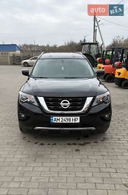 Позашляховик / Кросовер Nissan Pathfinder 2017 в 