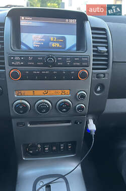 Внедорожник / Кроссовер Nissan Pathfinder 2006 в 