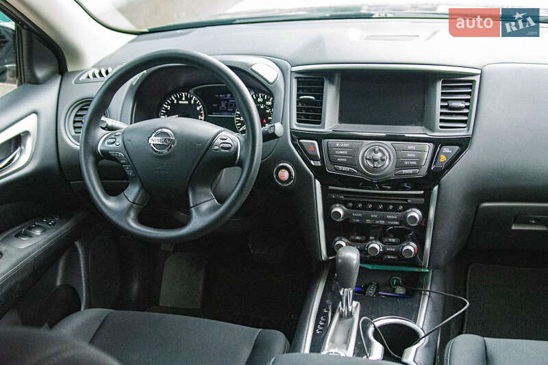 Внедорожник / Кроссовер Nissan Pathfinder 2017 в Киеве