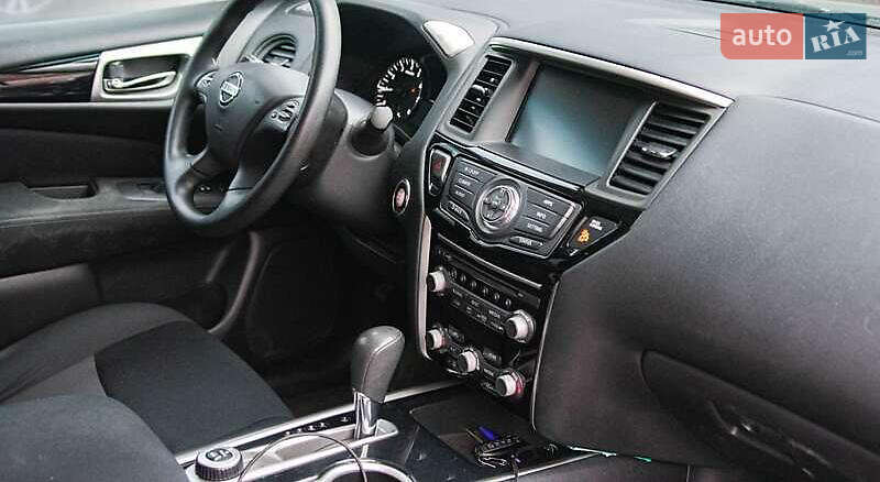 Внедорожник / Кроссовер Nissan Pathfinder 2017 в Киеве
