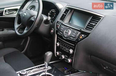 Внедорожник / Кроссовер Nissan Pathfinder 2017 в 