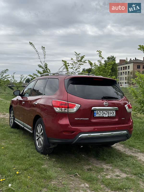 Внедорожник / Кроссовер Nissan Pathfinder 2016 в Ужгороде