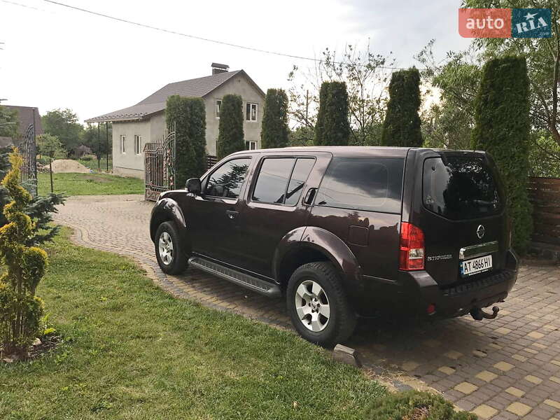 Позашляховик / Кросовер Nissan Pathfinder 2010 в Яремчі