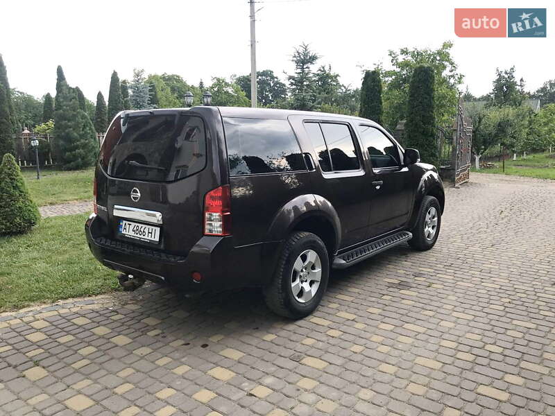 Позашляховик / Кросовер Nissan Pathfinder 2010 в Яремчі