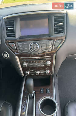 Внедорожник / Кроссовер Nissan Pathfinder 2016 в 