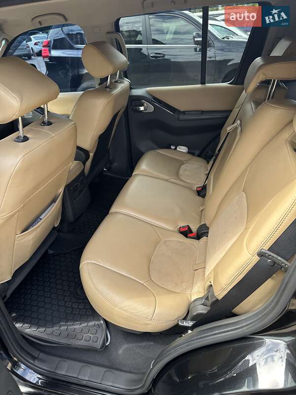 Внедорожник / Кроссовер Nissan Pathfinder 2011 в Киеве