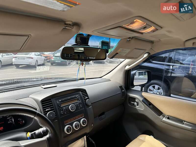 Внедорожник / Кроссовер Nissan Pathfinder 2011 в Киеве