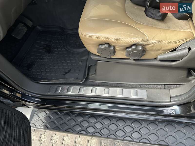 Внедорожник / Кроссовер Nissan Pathfinder 2011 в Киеве