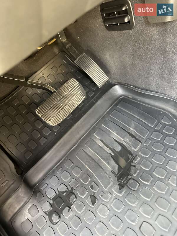 Внедорожник / Кроссовер Nissan Pathfinder 2011 в Киеве