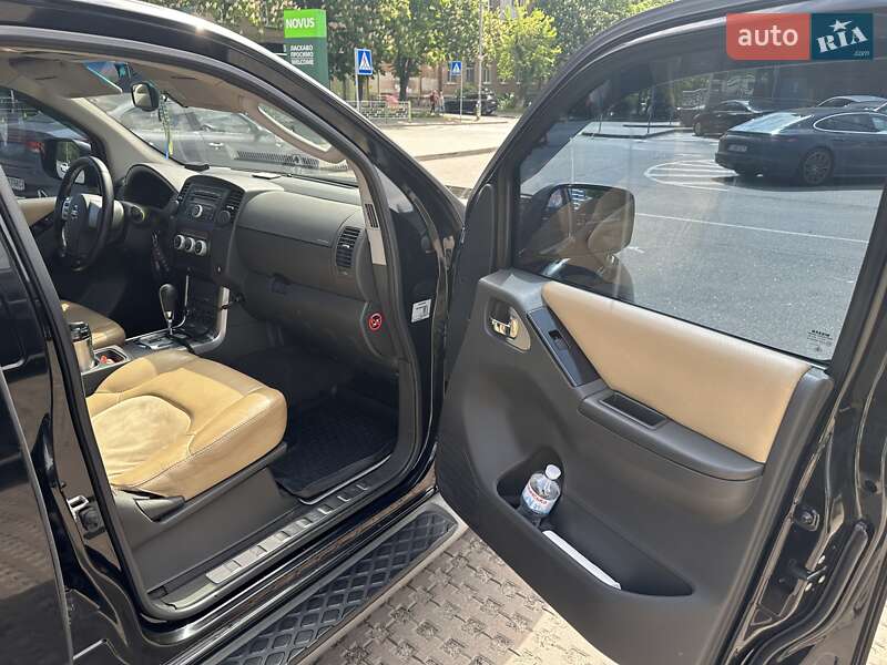 Внедорожник / Кроссовер Nissan Pathfinder 2011 в Киеве