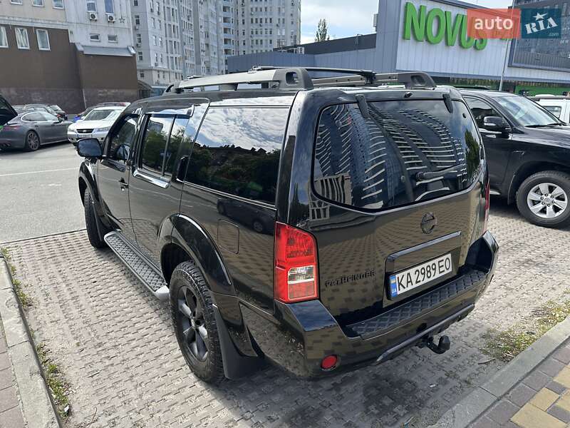 Внедорожник / Кроссовер Nissan Pathfinder 2011 в Киеве
