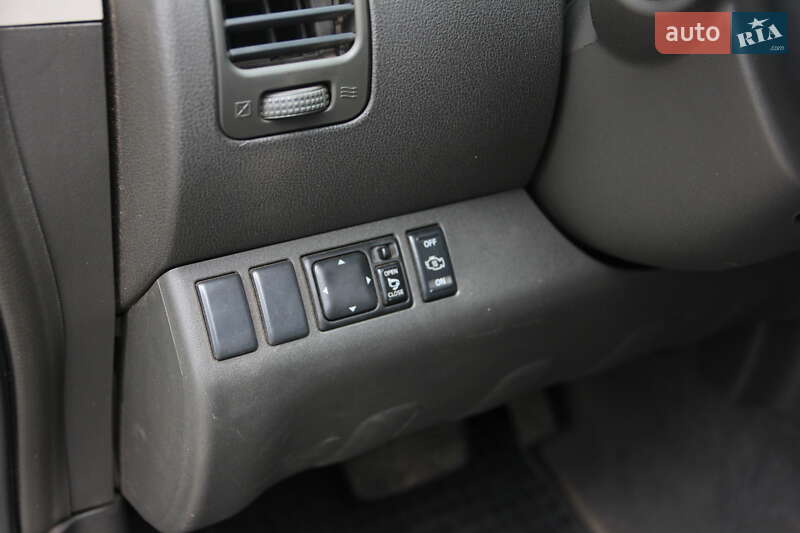Внедорожник / Кроссовер Nissan Pathfinder 2005 в Днепре