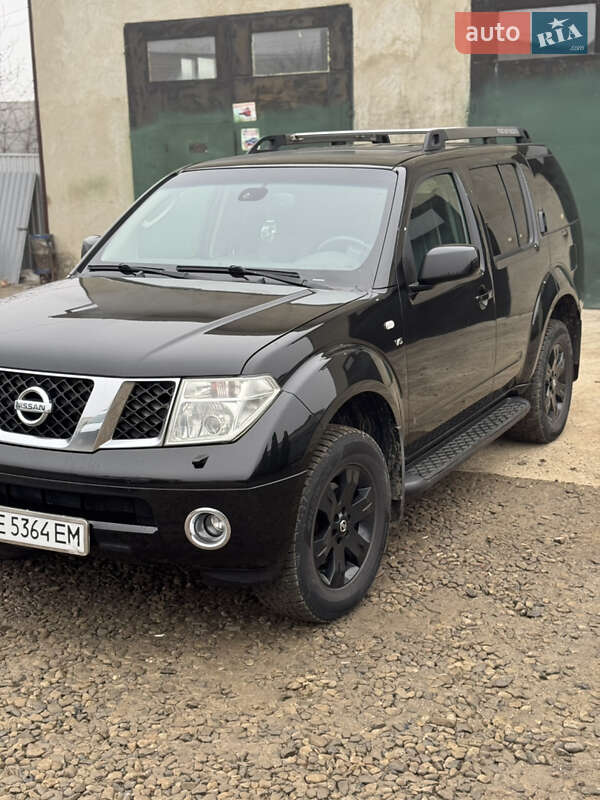 Позашляховик / Кросовер Nissan Pathfinder 2006 в Чернівцях