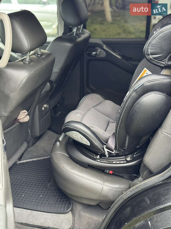 Позашляховик / Кросовер Nissan Pathfinder 2006 в Чернівцях