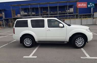 Позашляховик / Кросовер Nissan Pathfinder 2011 в 