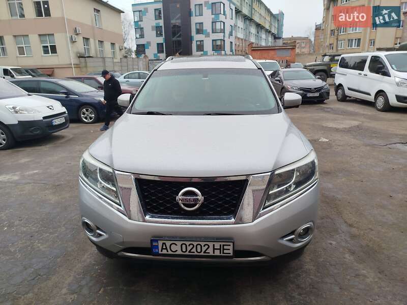 Позашляховик / Кросовер Nissan Pathfinder 2012 в Рівному