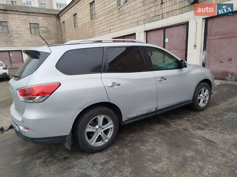 Позашляховик / Кросовер Nissan Pathfinder 2012 в Рівному