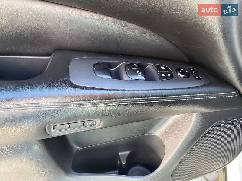 Позашляховик / Кросовер Nissan Pathfinder 2014 в Львові