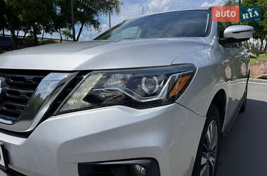 Внедорожник / Кроссовер Nissan Pathfinder 2016 в 