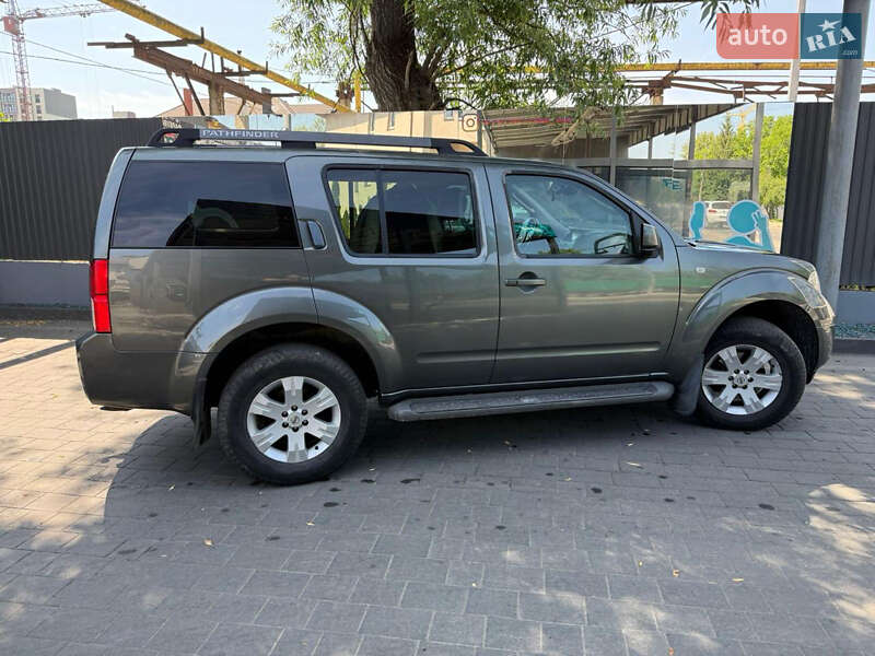 Позашляховик / Кросовер Nissan Pathfinder 2005 в Івано-Франківську