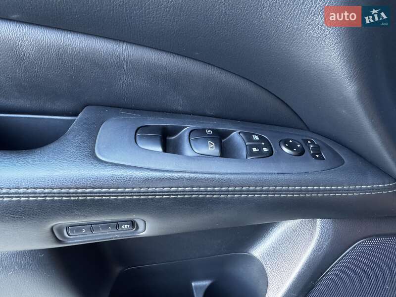 Внедорожник / Кроссовер Nissan Pathfinder 2013 в Киеве