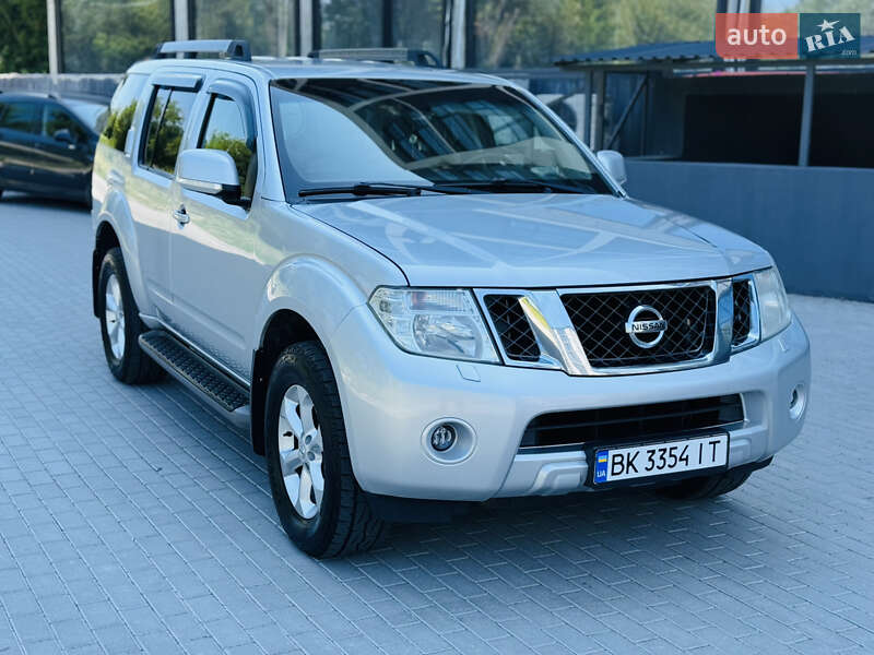 Внедорожник / Кроссовер Nissan Pathfinder 2013 в Ровно