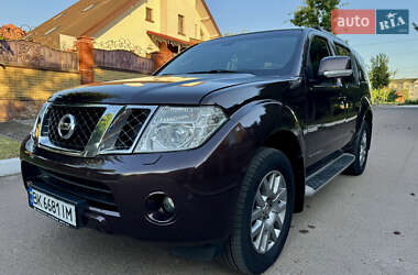 Позашляховик / Кросовер Nissan Pathfinder 2011 в 