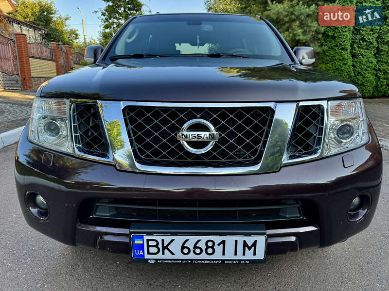 Внедорожник / Кроссовер Nissan Pathfinder 2011 в Ровно