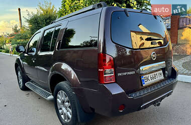 Позашляховик / Кросовер Nissan Pathfinder 2011 в 