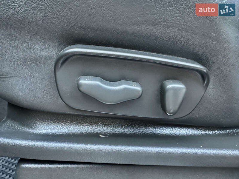 Внедорожник / Кроссовер Nissan Pathfinder 2011 в Ровно