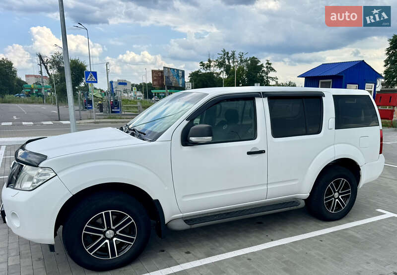 Внедорожник / Кроссовер Nissan Pathfinder 2011 в Борисполе