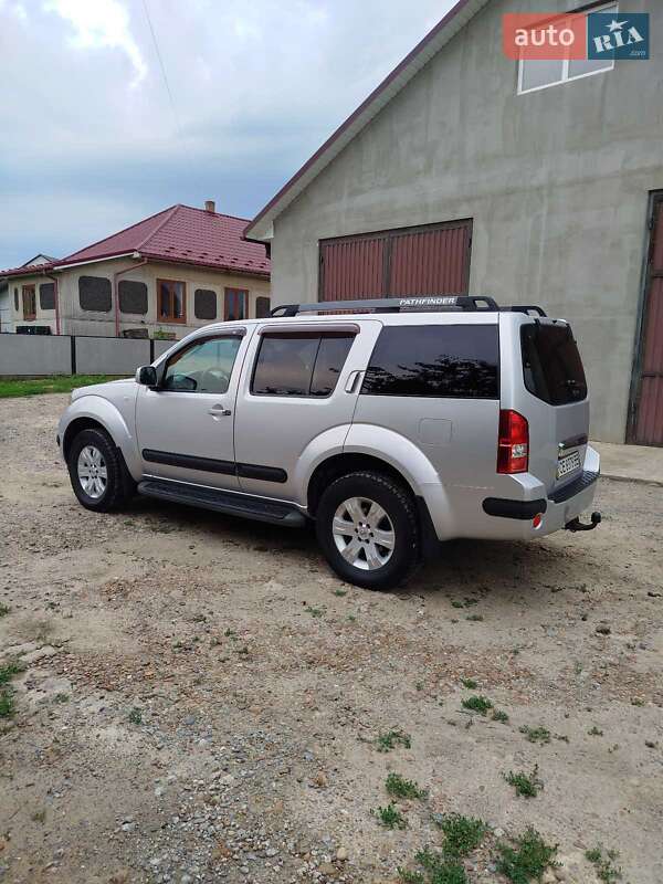 Позашляховик / Кросовер Nissan Pathfinder 2006 в Чернівцях