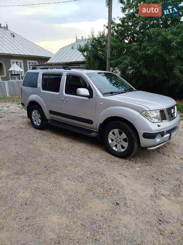 Позашляховик / Кросовер Nissan Pathfinder 2006 в Чернівцях