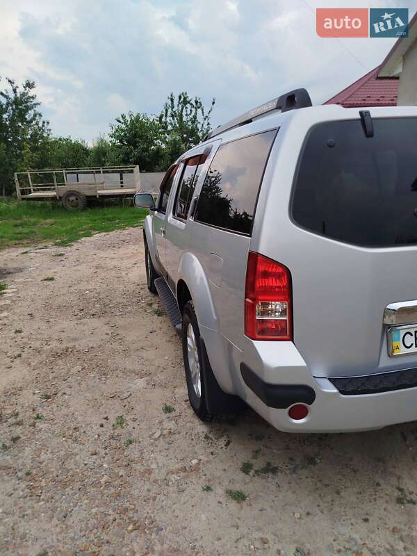 Позашляховик / Кросовер Nissan Pathfinder 2006 в Чернівцях