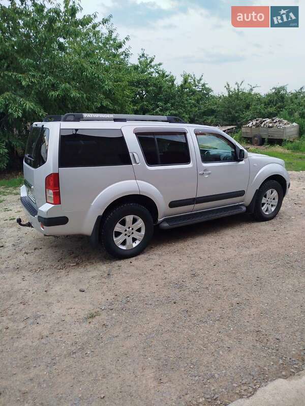 Позашляховик / Кросовер Nissan Pathfinder 2006 в Чернівцях