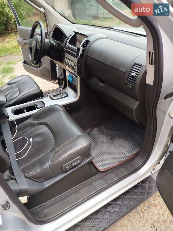 Позашляховик / Кросовер Nissan Pathfinder 2006 в Чернівцях