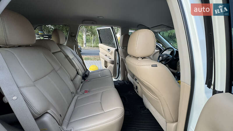 Внедорожник / Кроссовер Nissan Pathfinder 2016 в Каменском